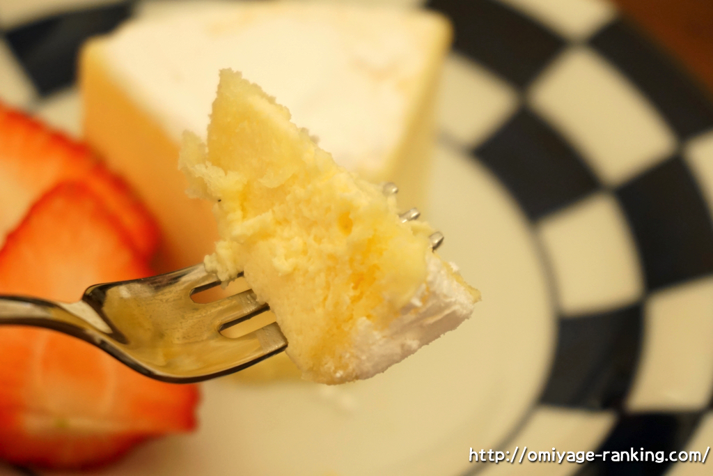北海道のお土産__フランス菓子パリ16e_カマンベールチーズケーキ_いただきます